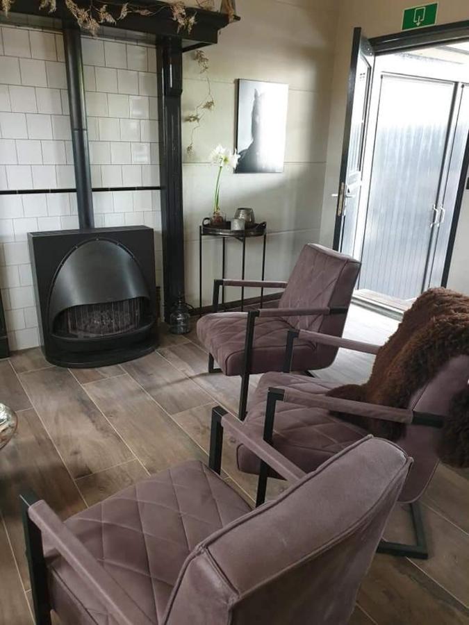 Luxe Gastenkamer Met Living En Keuken Bij Friezen Paarden Stal Pellendijk Westendorp Екстериор снимка