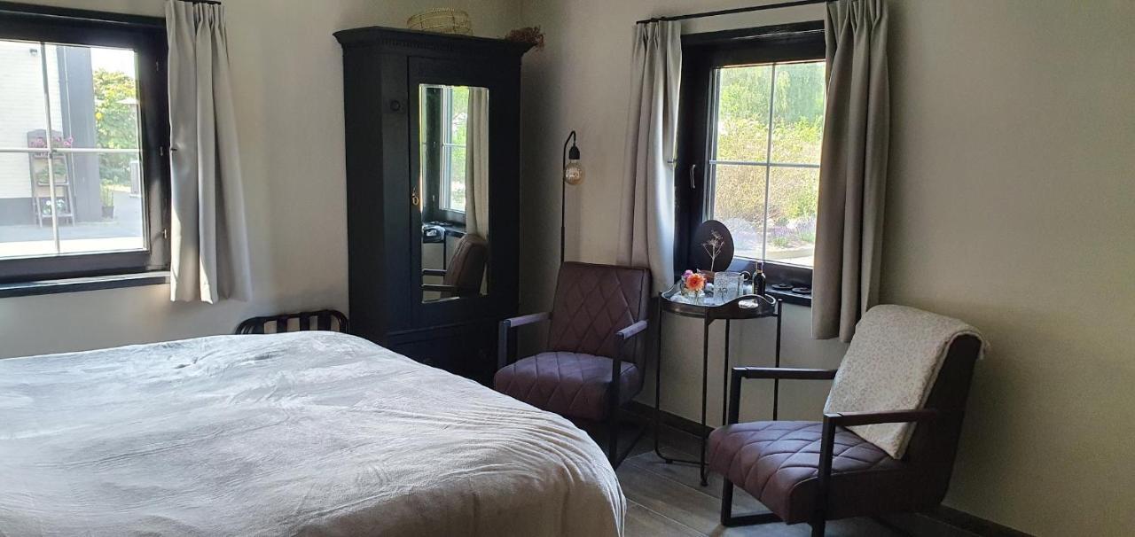 Luxe Gastenkamer Met Living En Keuken Bij Friezen Paarden Stal Pellendijk Westendorp Екстериор снимка